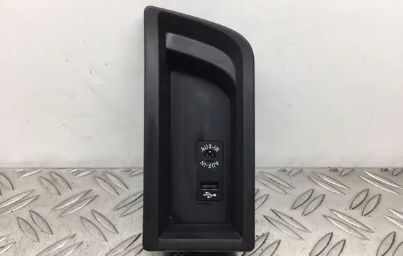 BMW 3 F30 F35 F31 USB socket connector 9207358