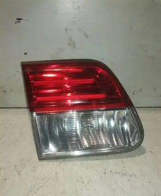 Toyota Avensis T270 Tailgate rear/tail lights