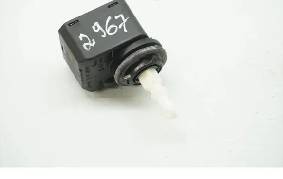 Volkswagen Golf V Headlight level adjustment motor 00883000