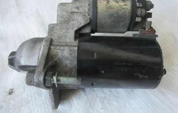 Opel Corsa D Starter motor 55566800