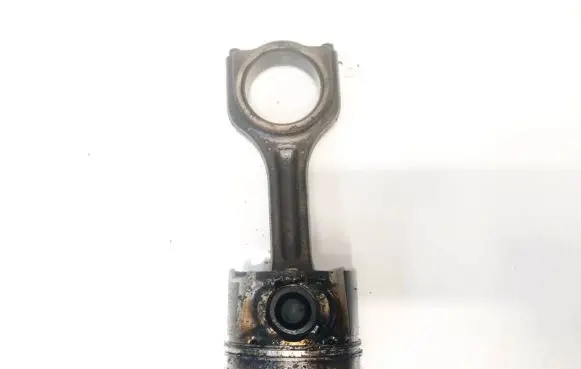 Ford Focus Piston with connecting rod