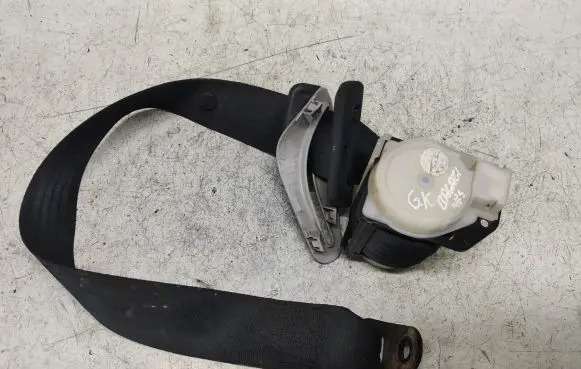 Mazda 5 Third row seat belt 