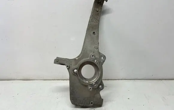 Front wheel hub spindle knuckle