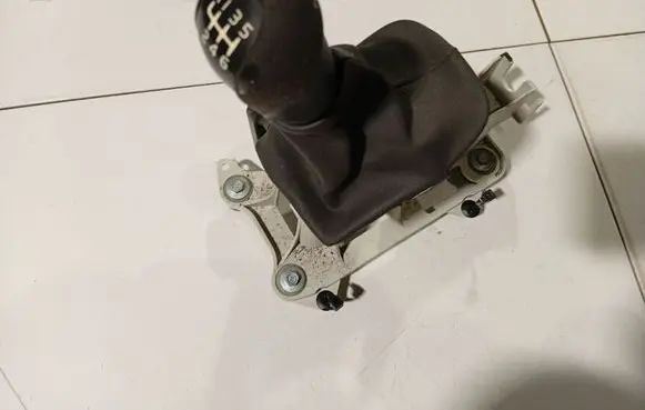 Volvo S40 Gear shifter/selector 8128202061
