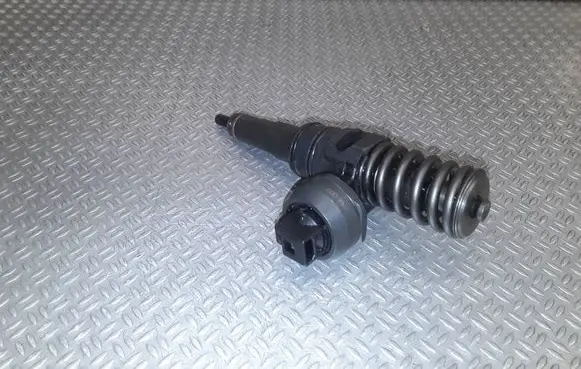 Skoda Octavia Mk1 (1U) Fuel injector 038130073AL 0414720039