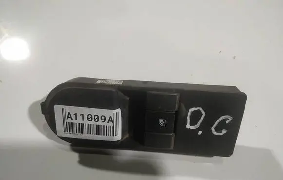 Opel Zafira B Electric window control switch 13228709