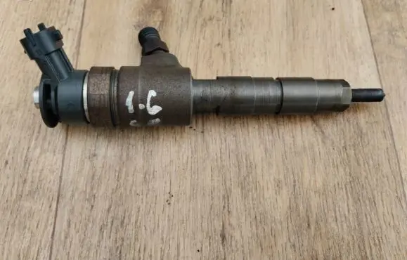 Citroen C4 Cactus Fuel injector 0445110340