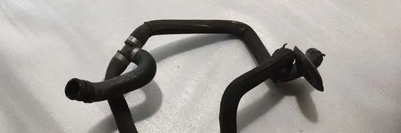 Engine coolant pipe/hose
