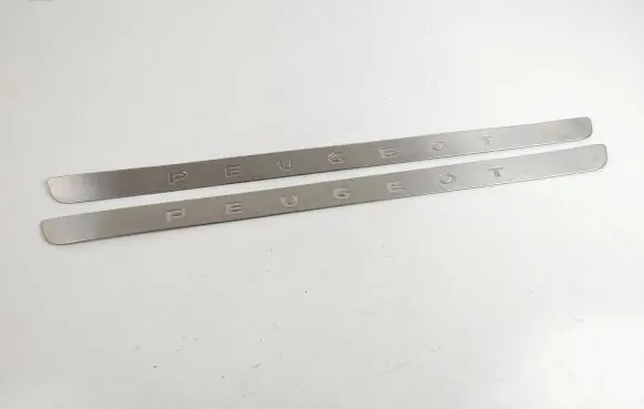 Front sill trim cover