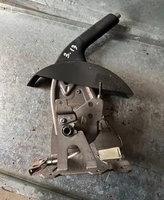 Nissan Qashqai Handbrake/parking brake lever assembly 11319448