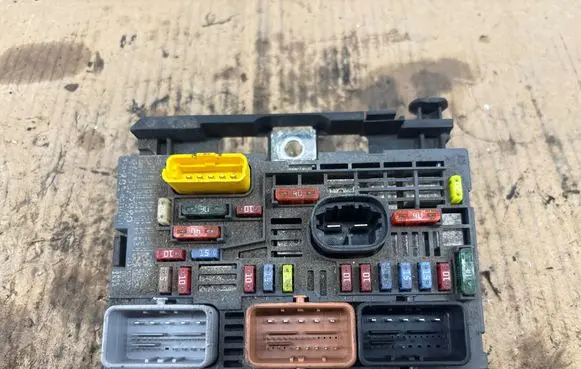 Citroen C4 I Picasso Fuse box set 9675877980