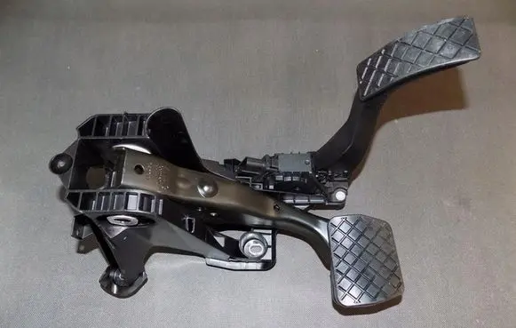 Volkswagen Golf VII Pedal assembly 5Q1723058BG