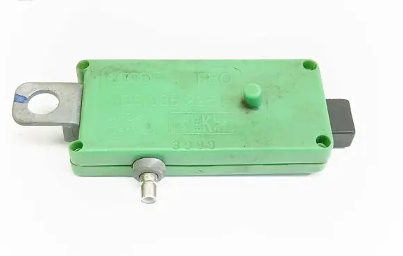 Audi A6 S6 C5 4B Aerial antenna amplifier 4B5035225B