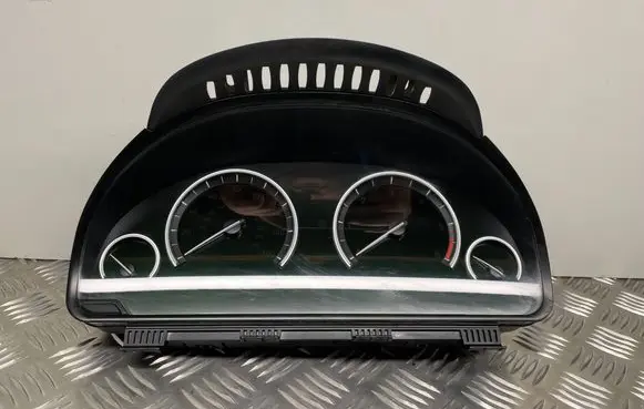 BMW 5 F10 F11 Speedometer (instrument cluster) 9342809