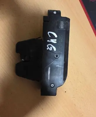 Citroen C4 I Loading door lock 