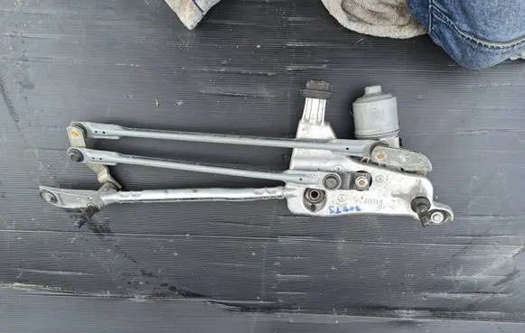 Peugeot 308 Front wiper linkage and motor 3397021828
