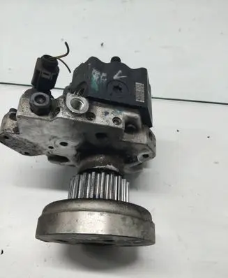 Audi A6 S6 C6 4F Fuel injection high pressure pump 0445010090 059130755E