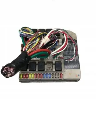 Nissan Note (E11) Relay mounting block 