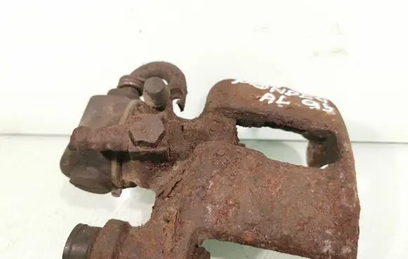 Ford Mondeo MK II Rear brake caliper
