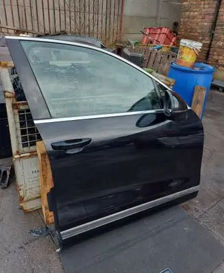 Volkswagen Touareg II Front door 7P0831312