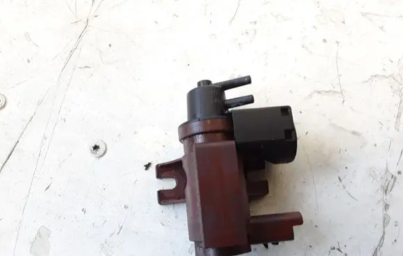 Volvo V70 Turbo system vacuum part 70177100