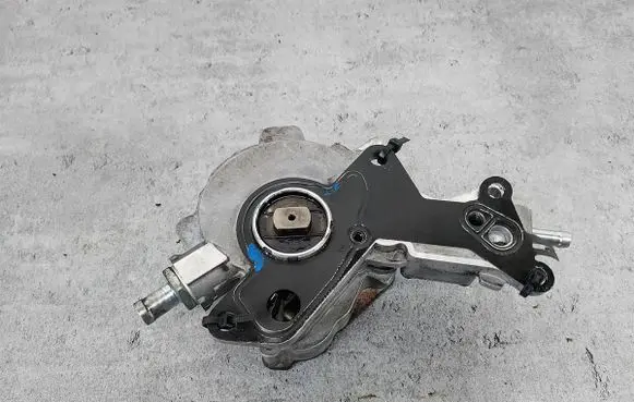 Audi A4 S4 B6 8E 8H Vacuum pump 