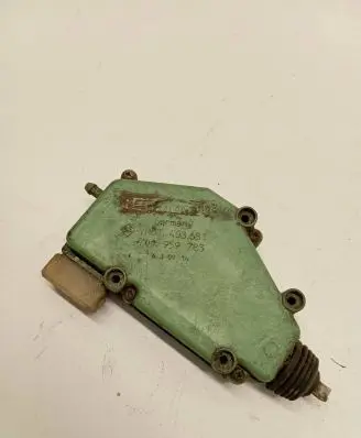 Volkswagen Transporter - Caravelle T4 Central locking motor 701959783 6J09714 403681
