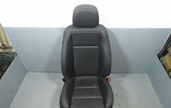 Opel Zafira C Front passenger seat