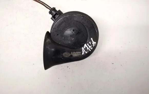Volkswagen Touareg I Horn signal E1000209