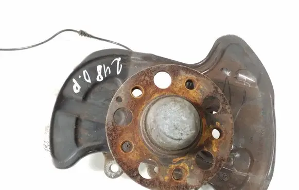 Mercedes-Benz E C207 W207 Front wheel hub A2043320201