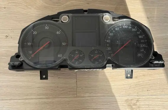 Volkswagen PASSAT B6 Speedometer (instrument cluster) 3C0920860K V0007000