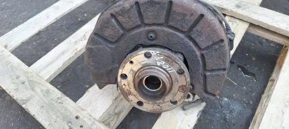 Volkswagen PASSAT B6 Front wheel hub