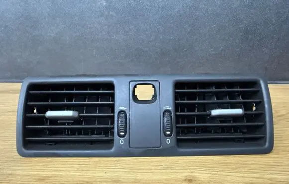 Volvo XC90 Dash center air vent grill 3409400