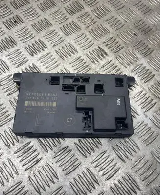 Mercedes-Benz E W211 Door control unit/module 2118701326 00401708