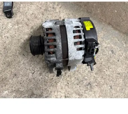 Hyundai i30 Generator/alternator 373002A850
