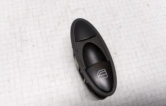 Mercedes-Benz E W211 Electric window control switch A2118218551