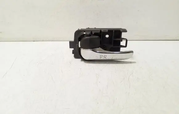 Nissan X-Trail T30 Front door interior handle