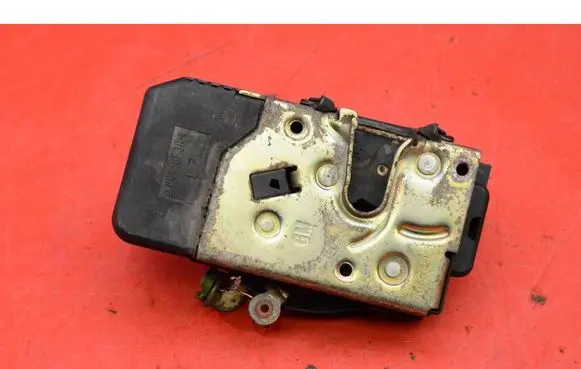 Opel Astra G Front door lock 90561151AS