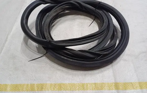 Porsche Cayenne (92A) Front door rubber seal 7P0867365