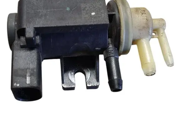 Volkswagen PASSAT B7 Turbo solenoid valve 1K0906627B