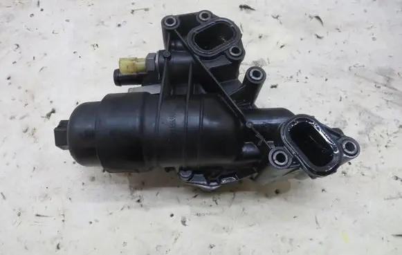 Nissan X-Trail T32 Oil filter mounting bracket