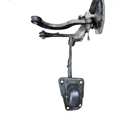 Volkswagen Tiguan Rear wheel hub spindle/knuckle zwrotnicatig2
