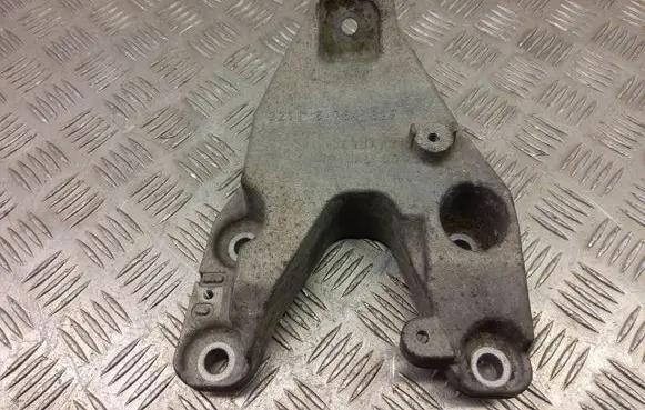 BMW X3 F25 Engine mounting bracket 6784827