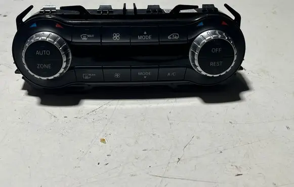 Mercedes-Benz B W246 W242 Climate control unit A2469002408 0019748403 5HB01044804