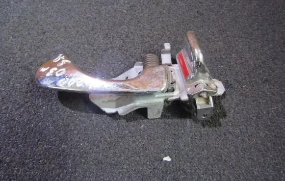 Mitsubishi L200 Front door interior handle