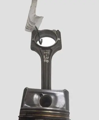 Volkswagen Caddy Piston with connecting rod