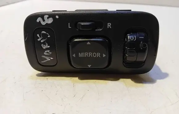 Toyota Yaris A set of switches 061C05