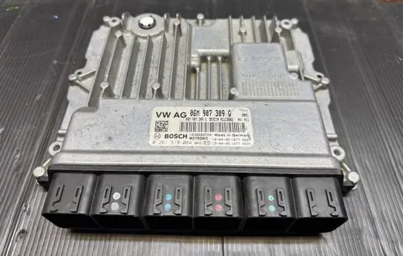 Audi Q7 4M Engine control unit/module 06M907309G 0261S18084