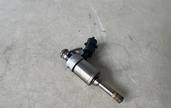 Maserati Ghibli Fuel injector 0261500428 327136