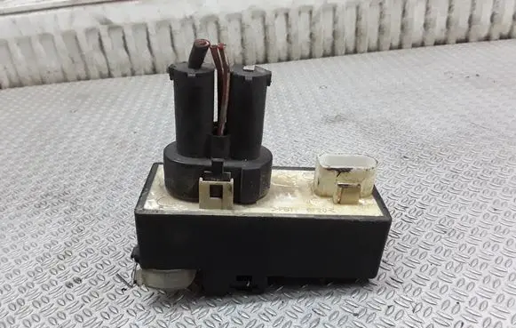Coolant fan relay